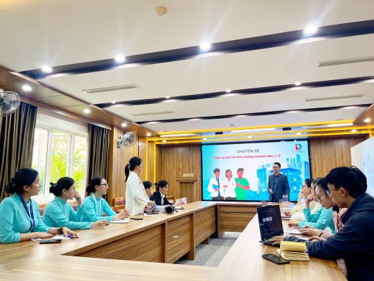 Tư duy quản trị phòng khám từ “chữa bệnh” sang “quản trị trải nghiệm người bệnh”